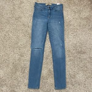 Hollister Ripped Jeans 7R